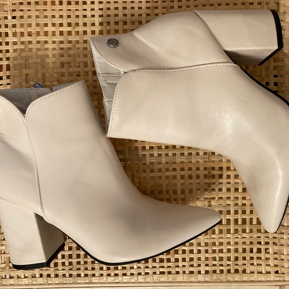 BRAND NEW Ankle Booties 🤍 - Picture 6 of 6